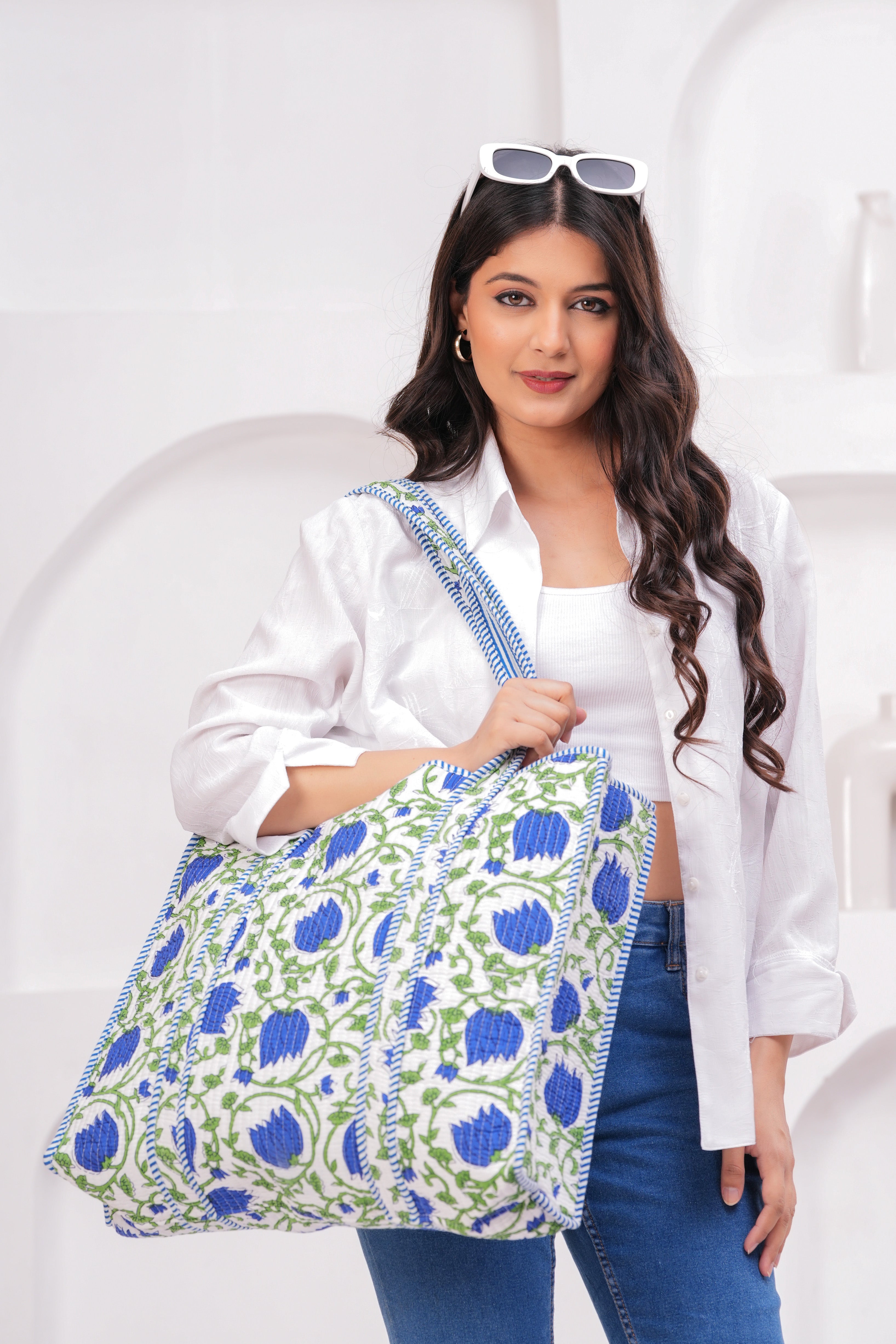 Blue Floral Tote Bag, Trendy Bag, White Background, Flower Pattern, Stylish Handbag