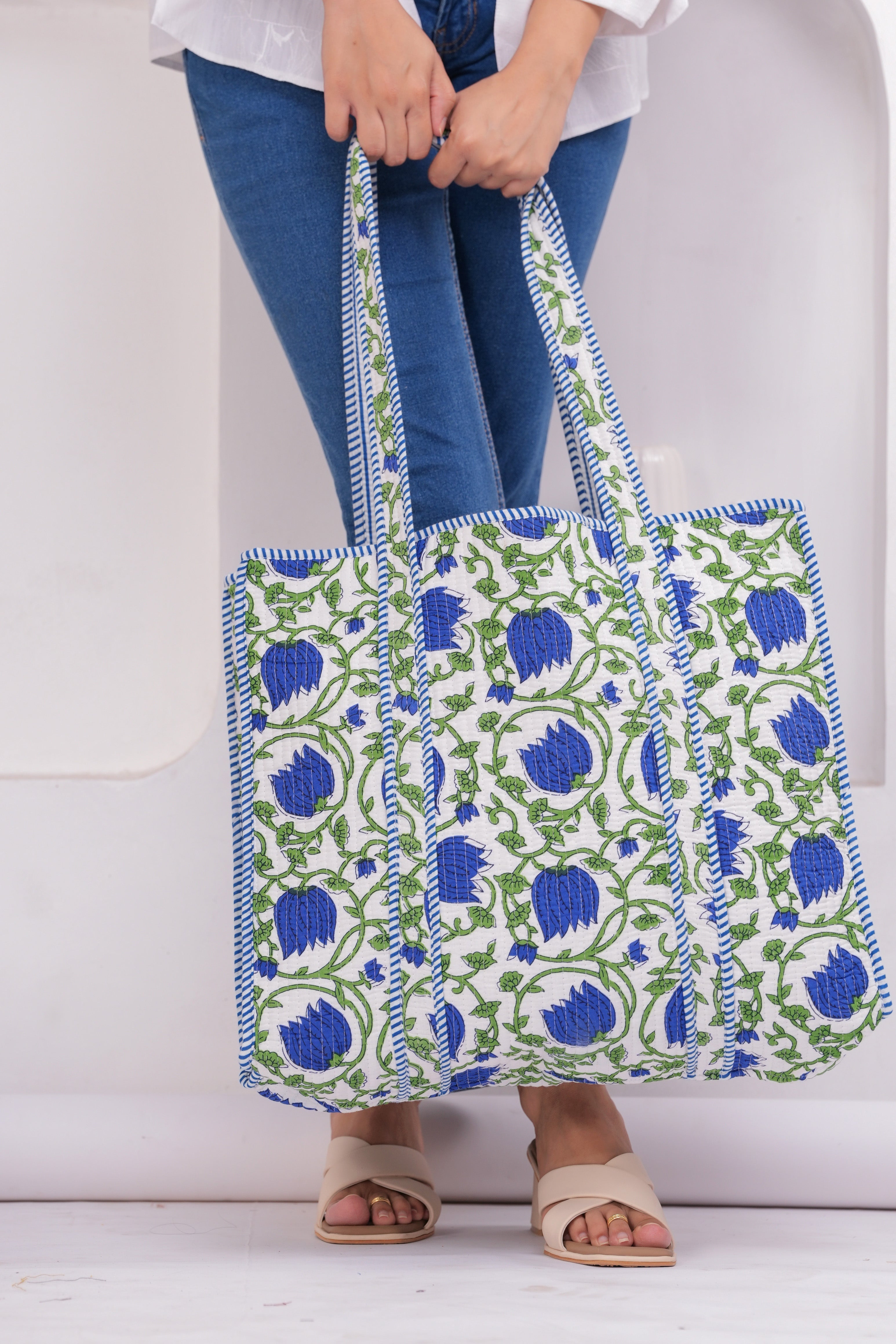 Blue Floral Tote Bag, Trendy Bag, White Background, Flower Pattern, Stylish Handbag